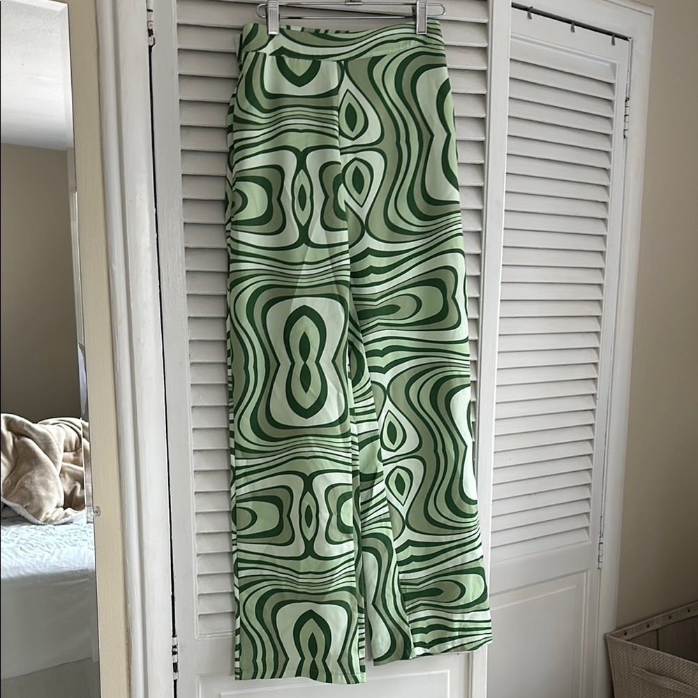Green Swirl Patterned Women's pants. Perfect for St. Patrick’s Day, Size Small